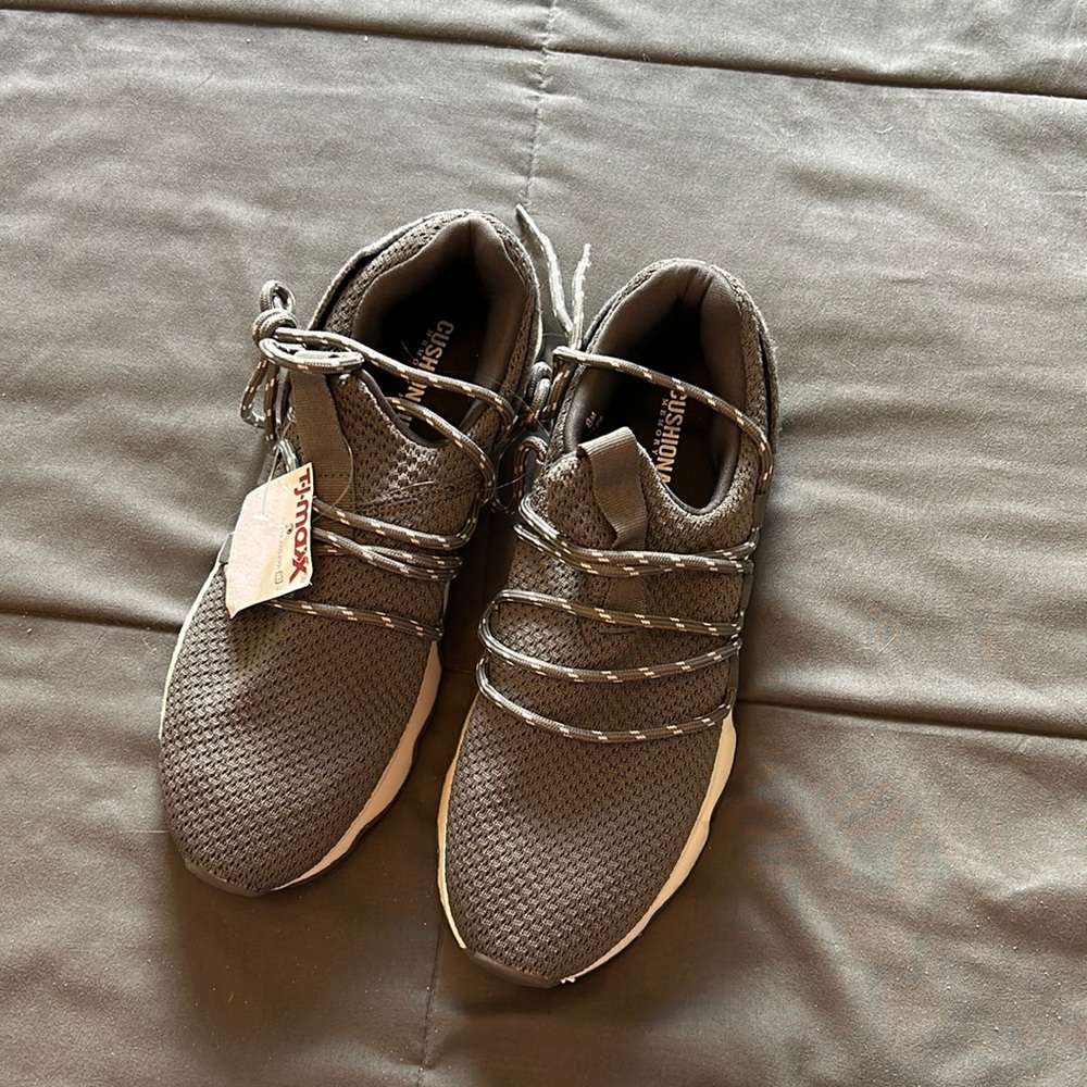 Cushionaire shoes